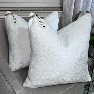 1-NWT CALLISTO HOME PURE WHITE DECORATIVE PILLOW